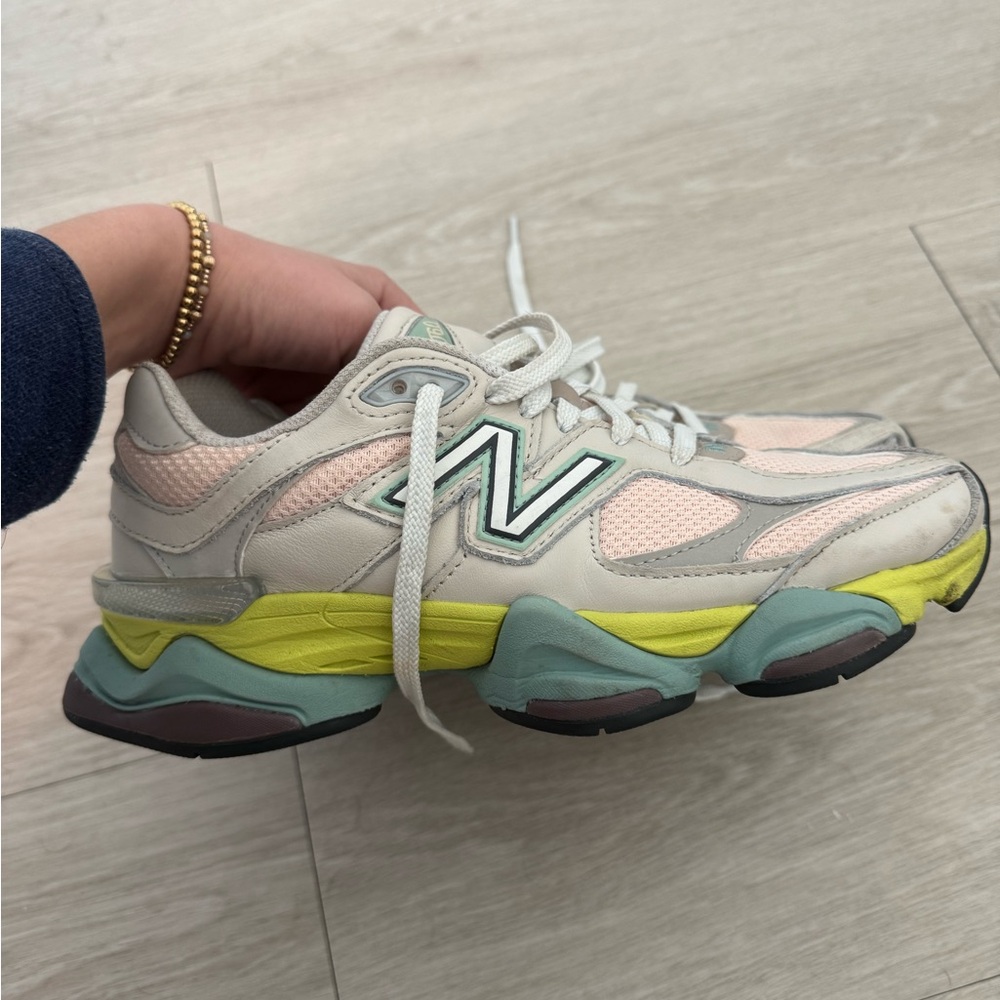 NEW BALANCE 9060❤️women’s size 8.5, men’s size 7